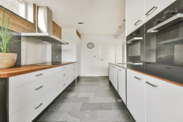 Parallel Kitchen Blending Tradition and Modernity